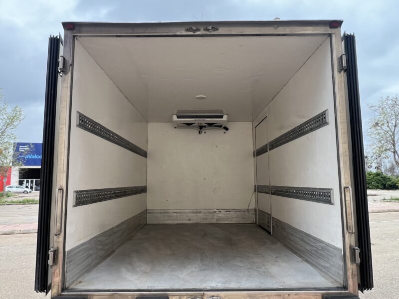 CAMION RIGIDO 4X2 RENAULT MASTER CAJA FRIGORIFICA - Imagen 11