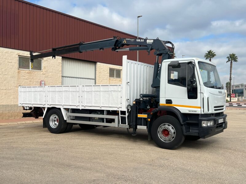 CAMION RIGIDO 4X2 IVECO EUROCARGO CON GRUA ATLAS 135.A2 - Imagen 3