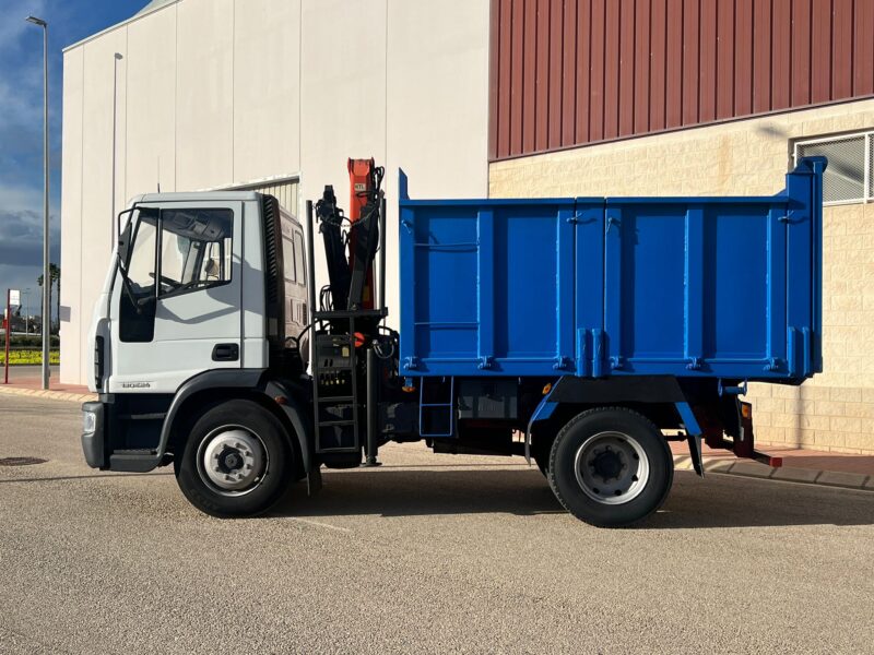 CAMION IVECO EUROCARGO BASCULANTE Y GRUA PALFINGER PK8500 - Imagen 4