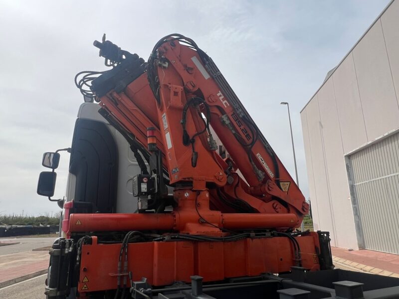 CAMION RENAULT KERAX 6X4 BASCULANTE Y GRUA - Imagen 18