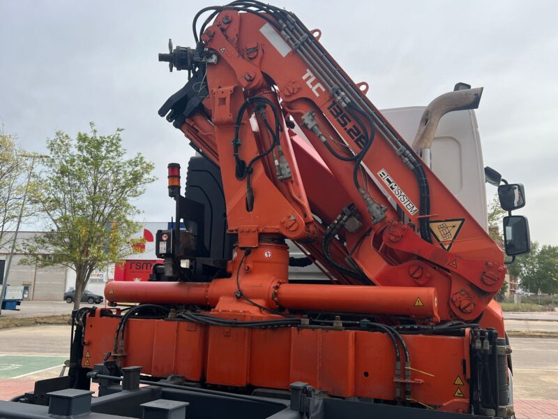 CAMION RENAULT KERAX 6X4 BASCULANTE Y GRUA - Imagen 44