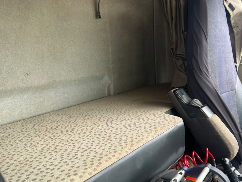 CAMION RENAULT KERAX 6X4 BASCULANTE Y GRUA - Imagen 55