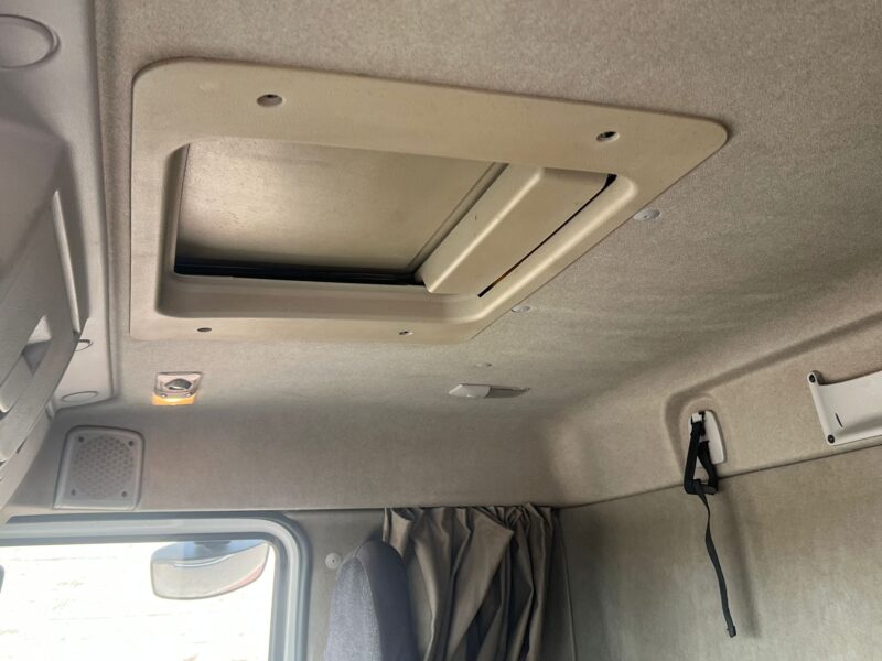 CAMION RENAULT KERAX 6X4 BASCULANTE Y GRUA - Imagen 61
