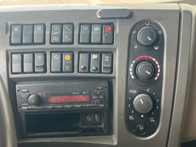 CAMION RENAULT KERAX 6X4 BASCULANTE Y GRUA - Imagen 63