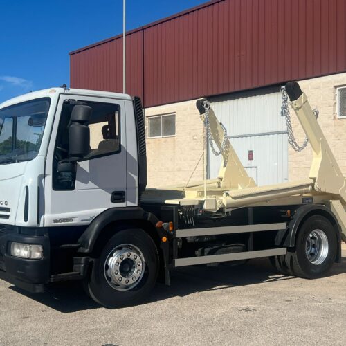 IVECO EUROCARGO 18E30 PORTACONTENEDORES DE CADENAS