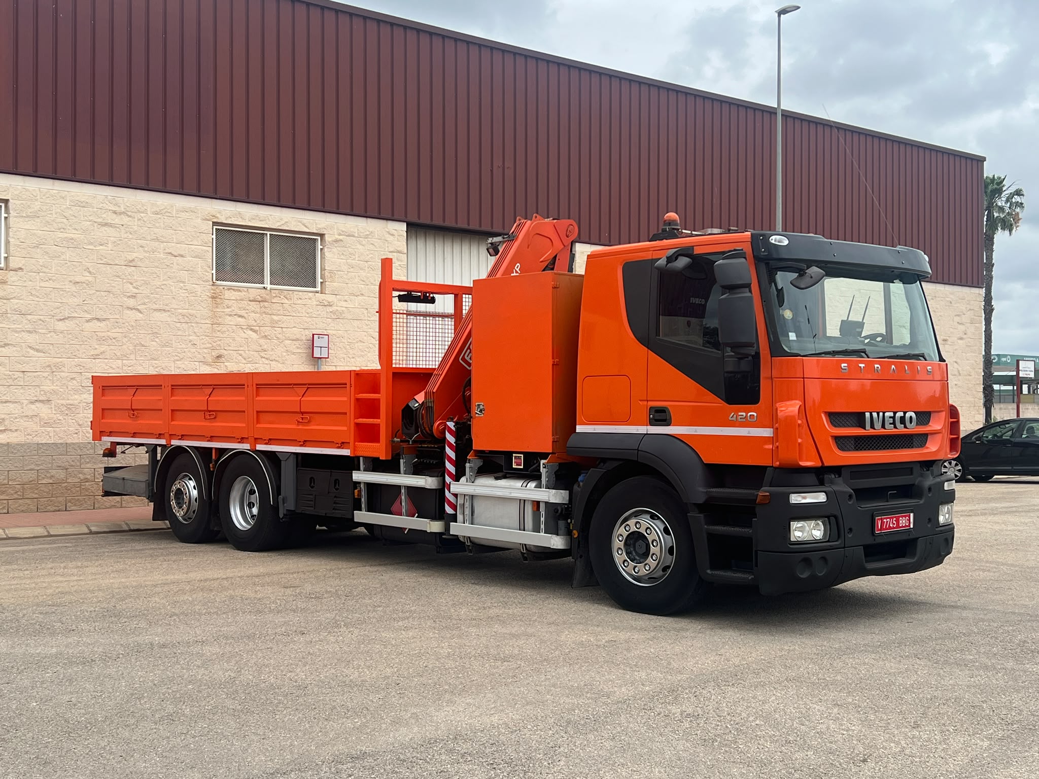 IVECO STRALIS 420CV CON GRUA FASSI F150A.23 CON RADIOMANDO