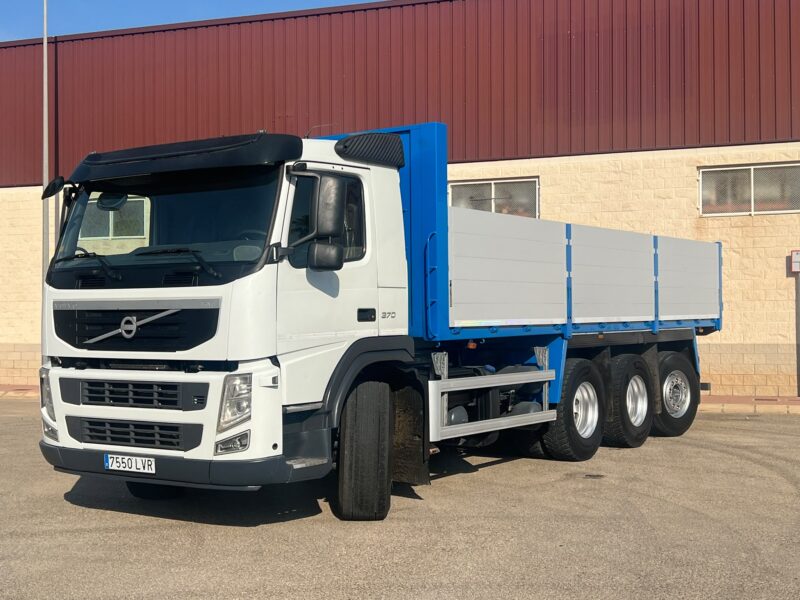 VOLVO FM11 BASCULANTE 8X4 ULTIMO EJE DIRECCIONAL - Imagen 2