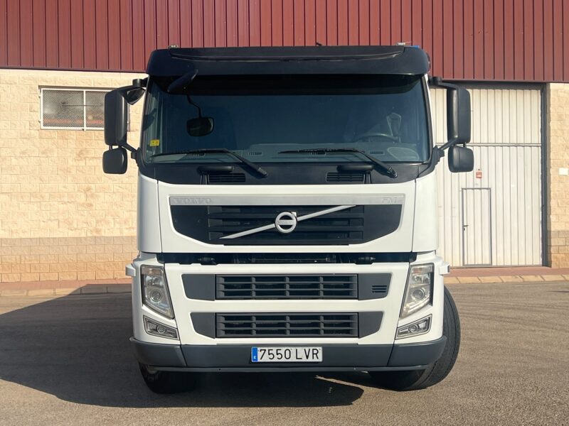 VOLVO FM11 BASCULANTE 8X4 ULTIMO EJE DIRECCIONAL - Imagen 4
