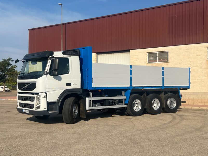 VOLVO FM11 BASCULANTE 8X4 ULTIMO EJE DIRECCIONAL - Imagen 5