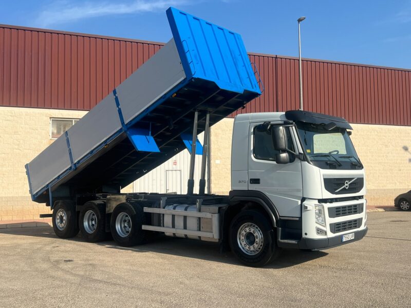VOLVO FM11 BASCULANTE 8X4 ULTIMO EJE DIRECCIONAL - Imagen 7