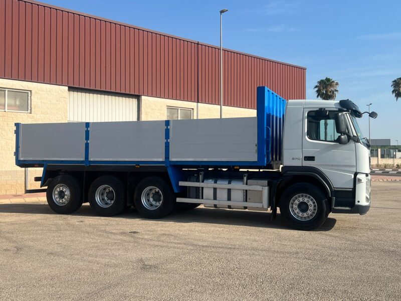 VOLVO FM11 BASCULANTE 8X4 ULTIMO EJE DIRECCIONAL - Imagen 11