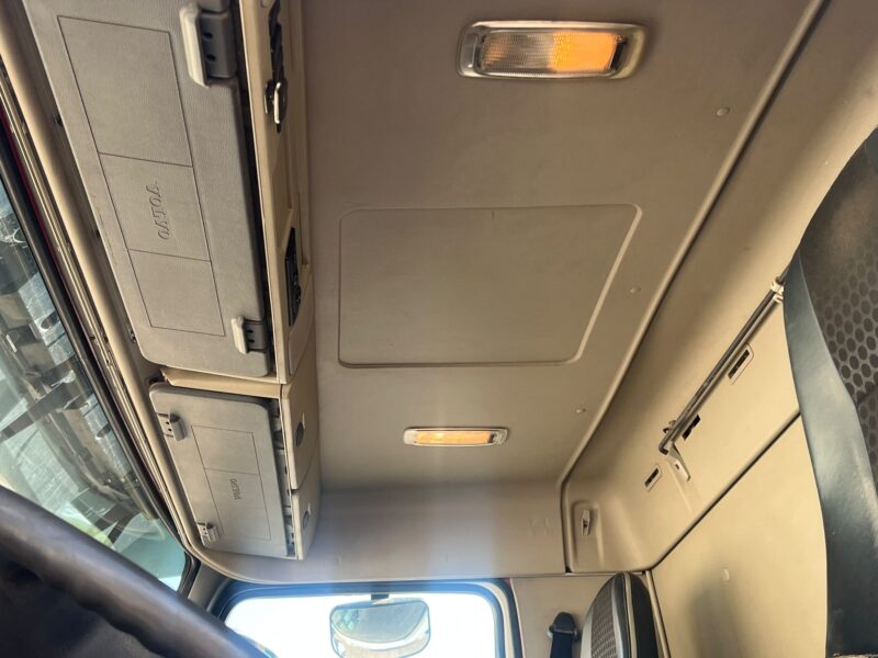 VOLVO FM11 BASCULANTE 8X4 ULTIMO EJE DIRECCIONAL - Imagen 13
