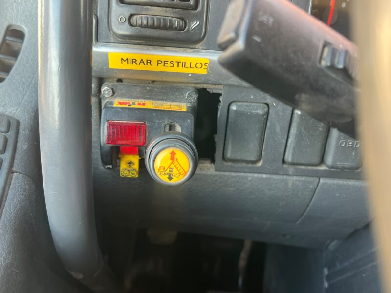 VOLVO FM11 BASCULANTE 8X4 ULTIMO EJE DIRECCIONAL - Imagen 16