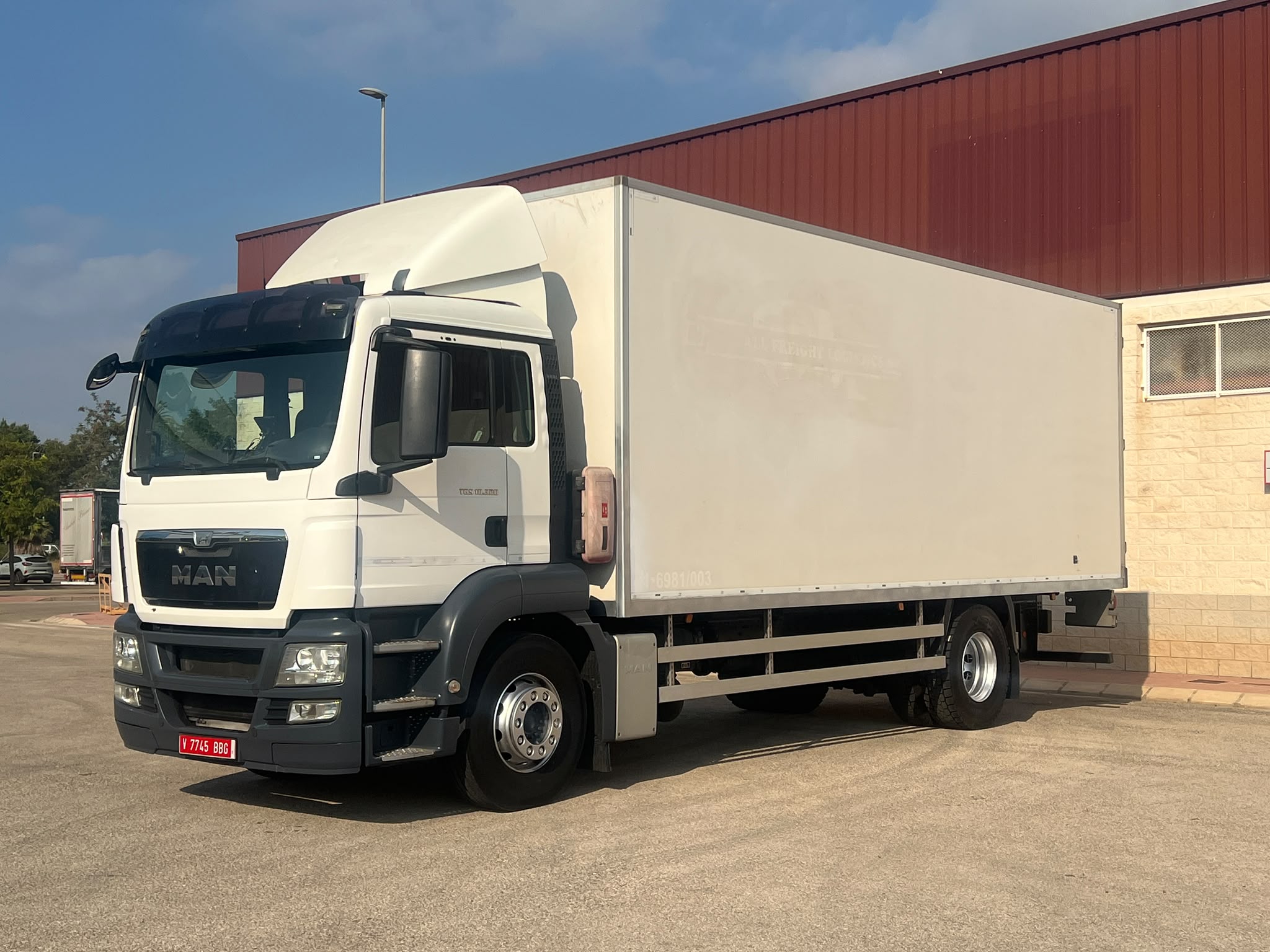 MAN TGS 18.320 CAJA CERRADA PAQUETERA
