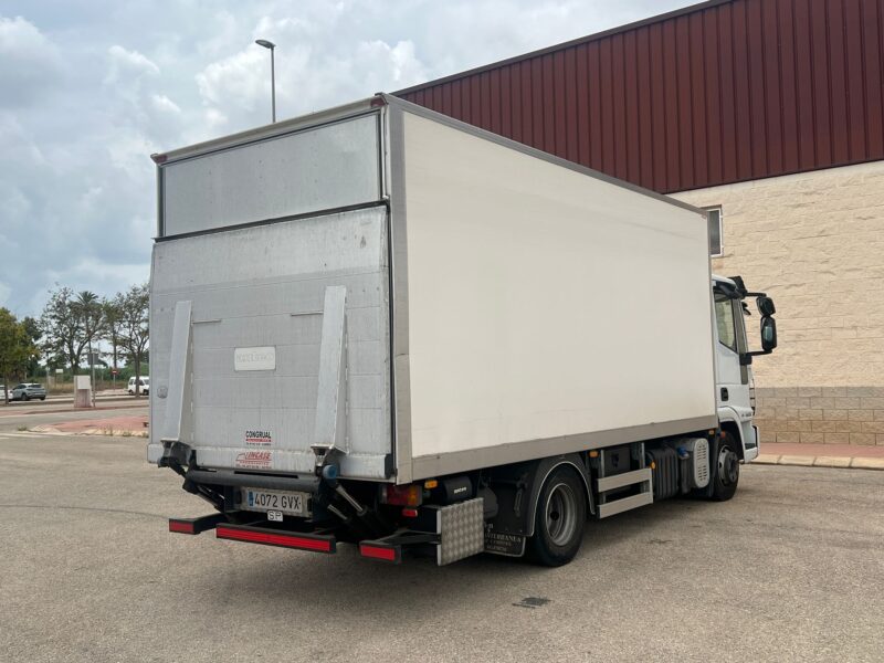 CAMIÓN RÍGIDO 4x2 IVECO EUROCARGO 80EL18 PUERTA ELEVADORA - Imagen 9