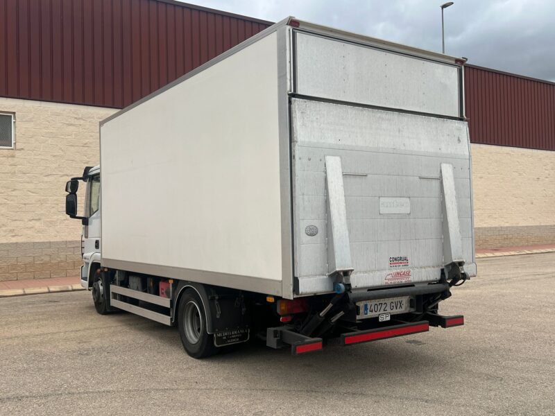 CAMIÓN RÍGIDO 4x2 IVECO EUROCARGO 80EL18 PUERTA ELEVADORA - Imagen 11