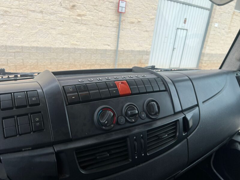 CAMIÓN RÍGIDO 4x2 IVECO EUROCARGO 80EL18 PUERTA ELEVADORA - Imagen 15