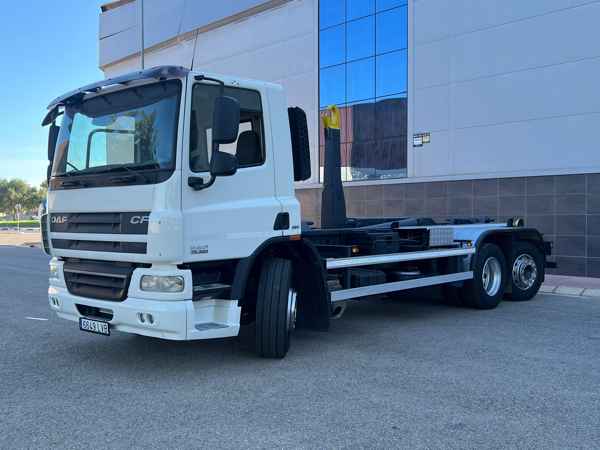 DAF CF75 360 GANCHO PORTACONTENEDORES MULTILIF