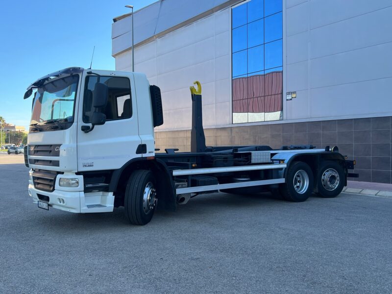 DAF CF75 360 GANCHO PORTACONTENEDORES MULTILIF - Imagen 2