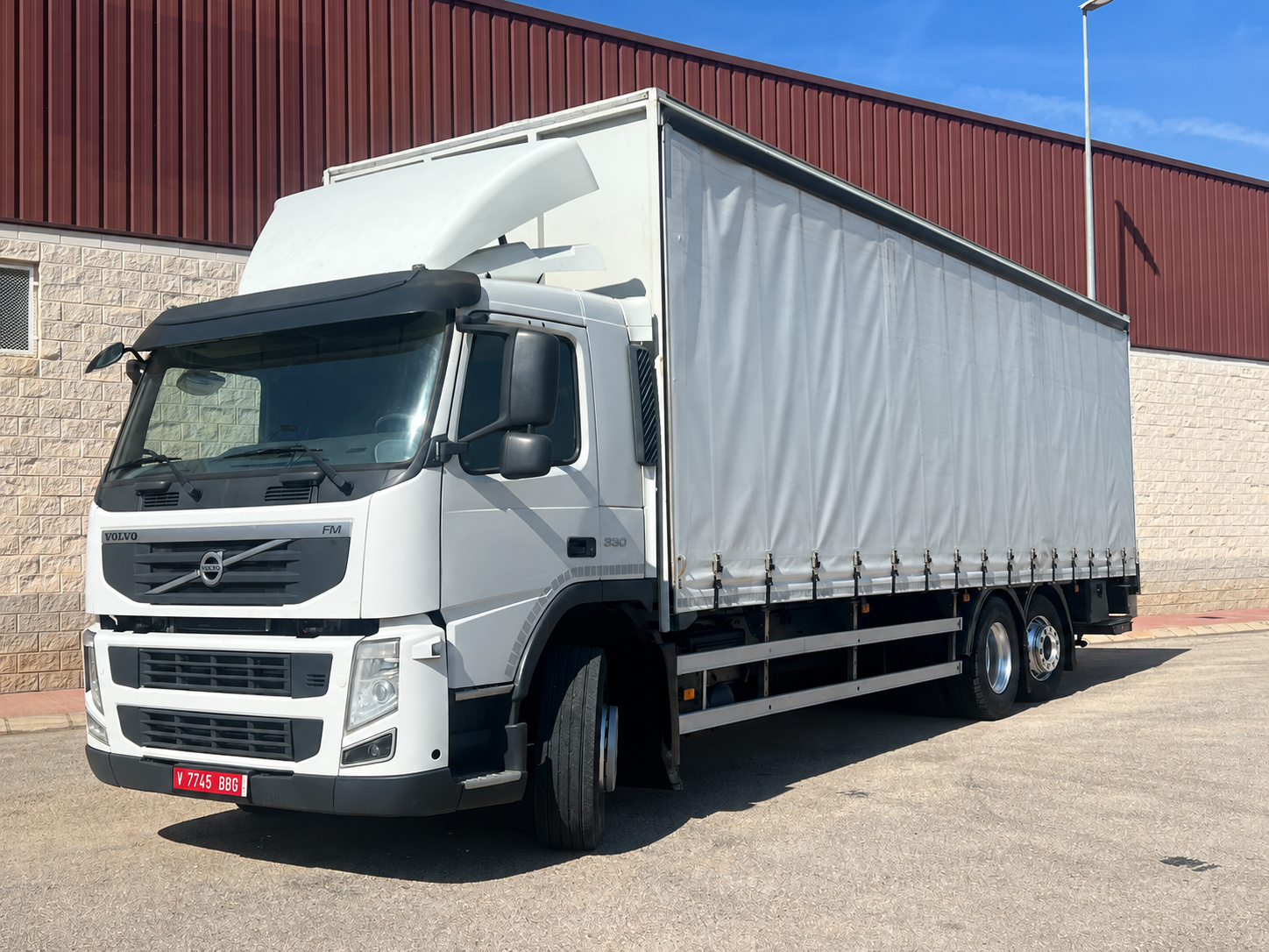 VOLVO FM300 CAJA TAULINER DE 9,20 LARGO CON PUERTA ELEVADORA
