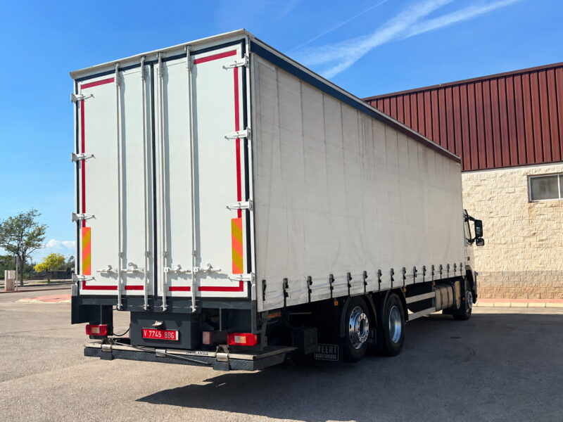VOLVO FM300 CAJA TAULINER DE 9,20 LARGO CON PUERTA ELEVADORA - Imagen 3