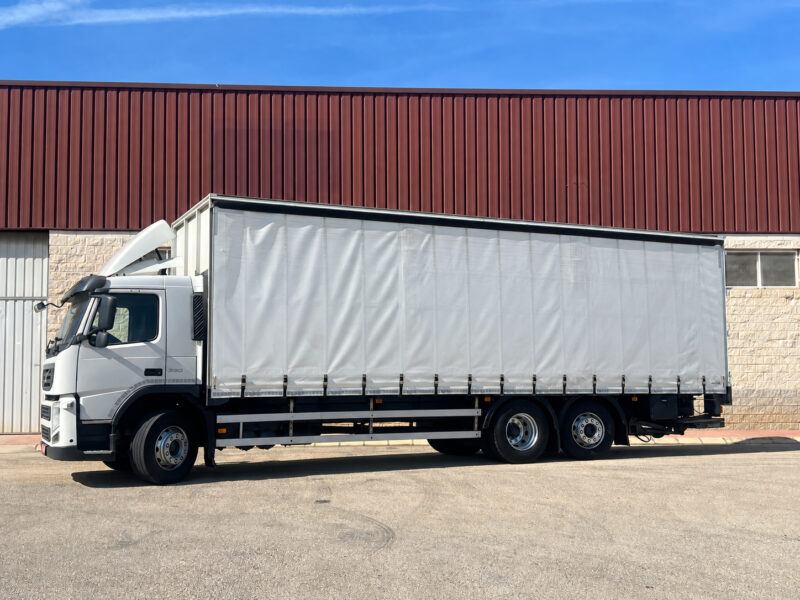 VOLVO FM300 CAJA TAULINER DE 9,20 LARGO CON PUERTA ELEVADORA - Imagen 10