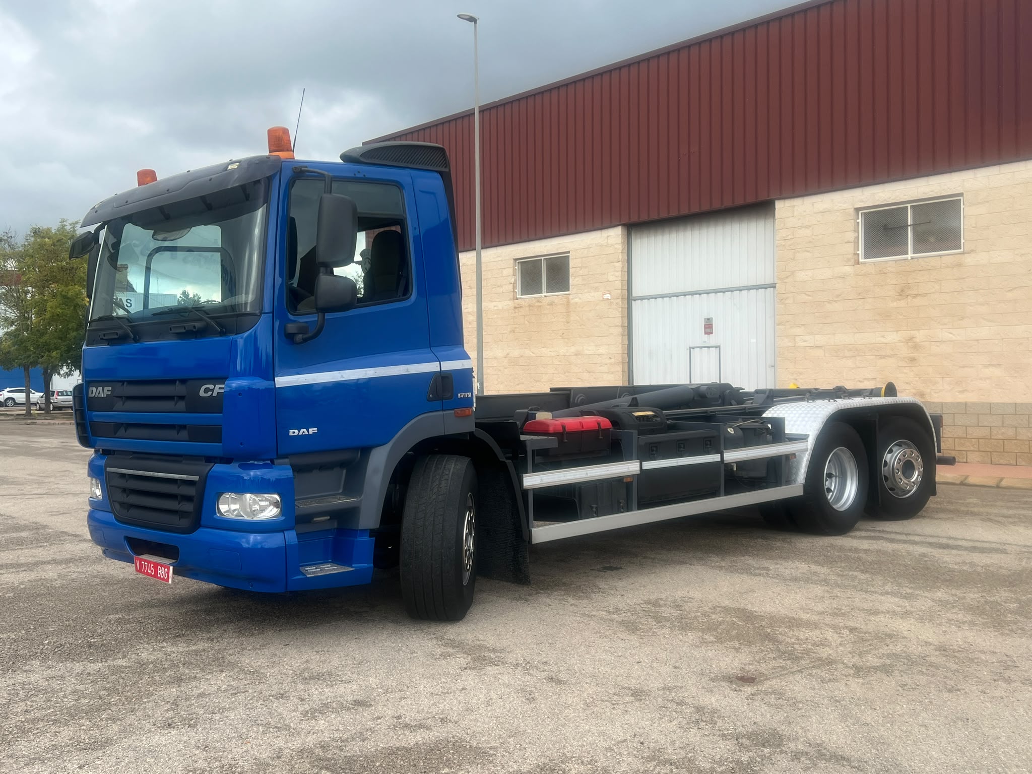 DAF CF85 GANCHO PORTACONTENEDORES 3º EJE DIRECCIONAL
