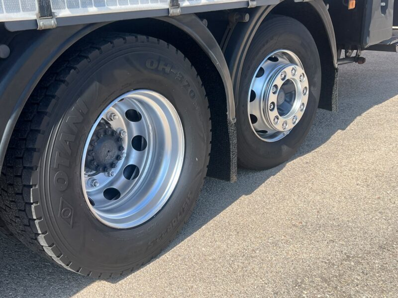 VOLVO FM300 CAJA TAULINER DE 9,20 LARGO CON PUERTA ELEVADORA - Imagen 12